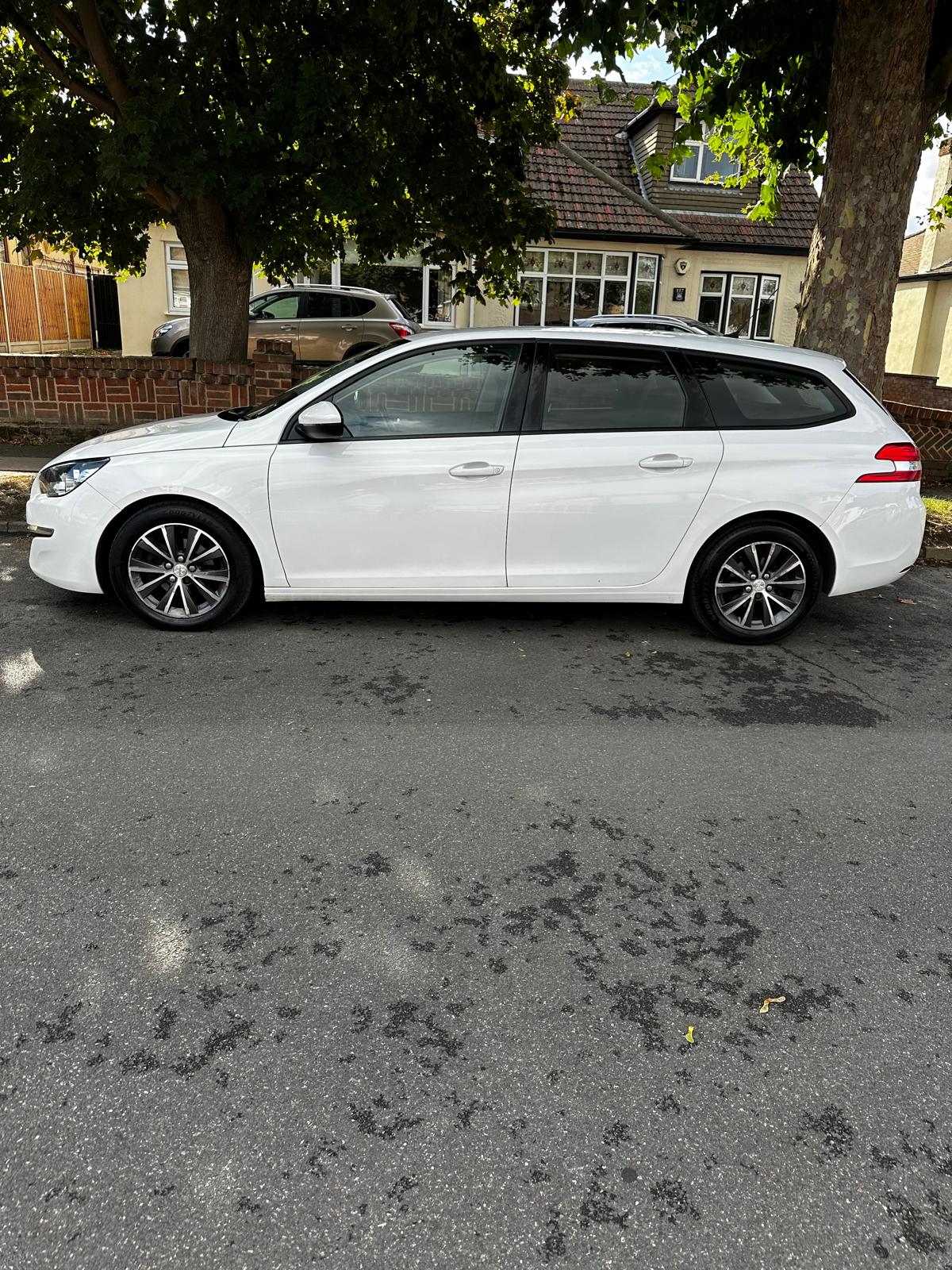 Peugeot 308 SW Amazing car road tax 20 a year, ULEZ complient. only 2 owners service History