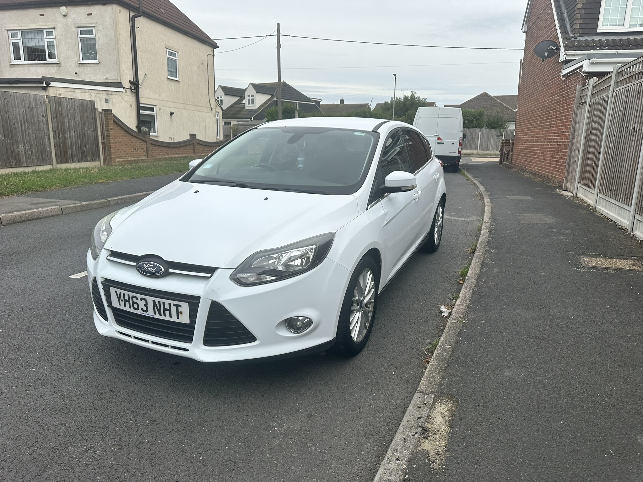 Ford Focus 2013 in a good condition, very well looked after, recently serviced oil and filter changed, 3 owners only from new. Long MOT 11/06/2027 3 month warranty for free or 6 or 12 months for a little contribution. you can remove the seat cover but it will need a valet. small crack on the windshield but doesn’t affect the driving or MOT for more information please get in touch. OsvAuto quality is our priority
