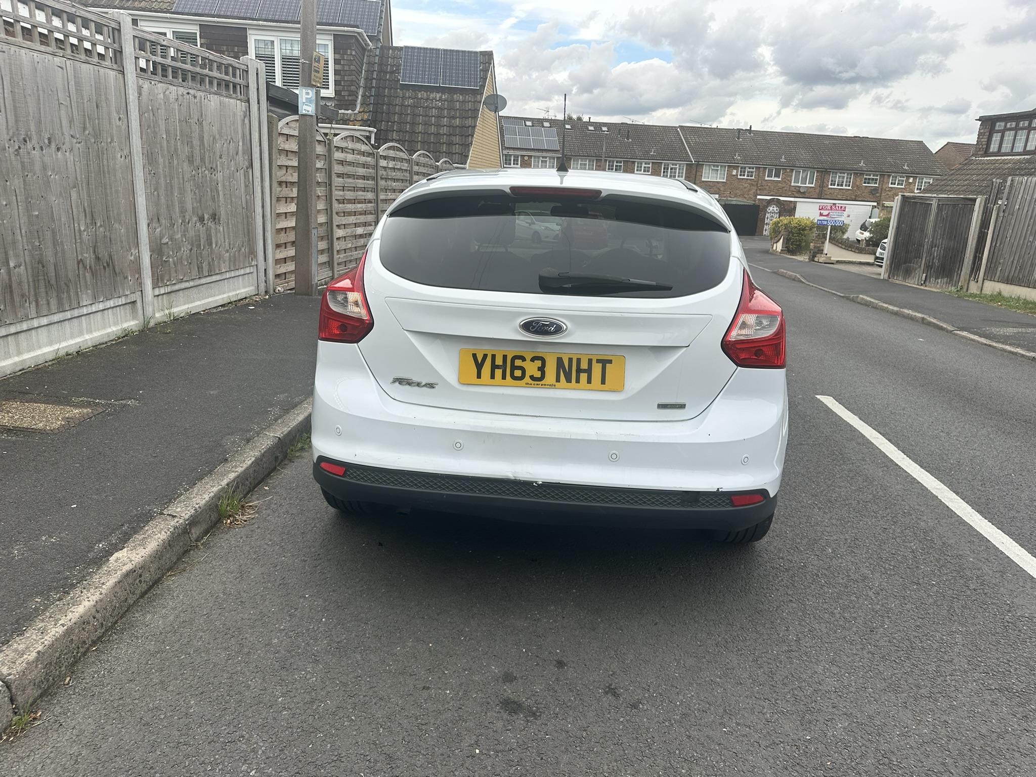 Ford Focus 2013 in a good condition, very well looked after, recently serviced oil and filter changed, 3 owners only from new. Long MOT 11/06/2027 3 month warranty for free or 6 or 12 months for a little contribution. you can remove the seat cover but it will need a valet. small crack on the windshield but doesn’t affect the driving or MOT for more information please get in touch. OsvAuto quality is our priority