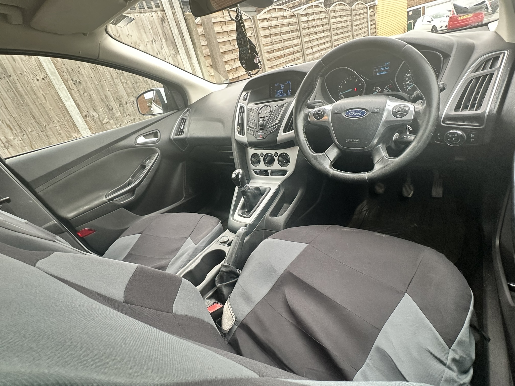 Ford Focus 2013 in a good condition, very well looked after, recently serviced oil and filter changed, 3 owners only from new. Long MOT 11/06/2027 3 month warranty for free or 6 or 12 months for a little contribution. you can remove the seat cover but it will need a valet. small crack on the windshield but doesn’t affect the driving or MOT for more information please get in touch. OsvAuto quality is our priority