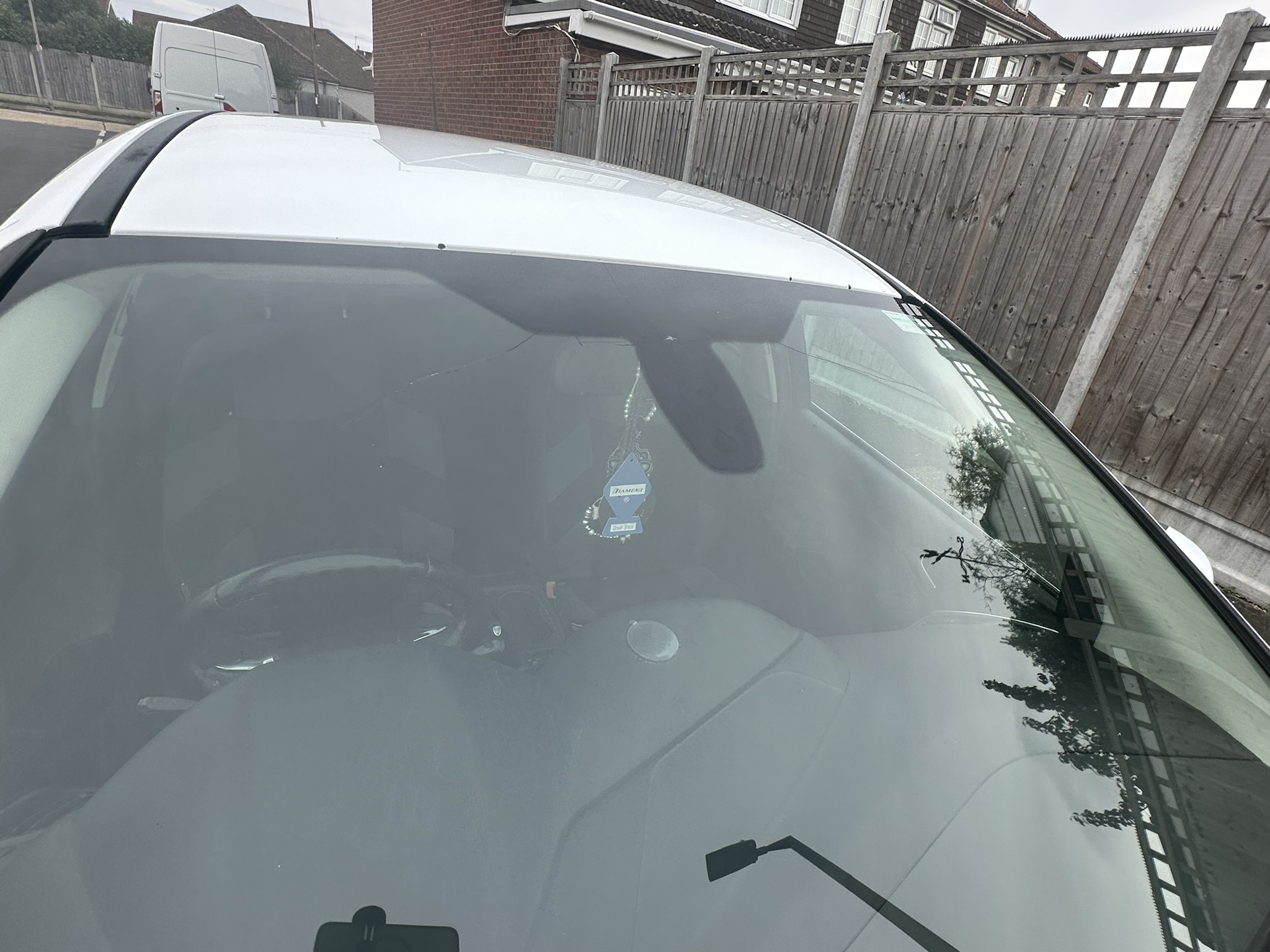 Ford Focus 2013 in a good condition, very well looked after, recently serviced oil and filter changed, 3 owners only from new. Long MOT 11/06/2027 3 month warranty for free or 6 or 12 months for a little contribution. you can remove the seat cover but it will need a valet. small crack on the windshield but doesn’t affect the driving or MOT for more information please get in touch. OsvAuto quality is our priority